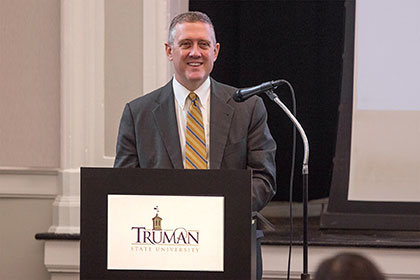 Photo of James Bullard during a presentation at Truman State University | St. Louis Fed
