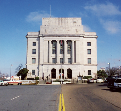 The Federal Building in downtown Texarkana straddles State Line Avenue. Half of the building is in Texas, the other half in Arkansas. | St. Louis Fed