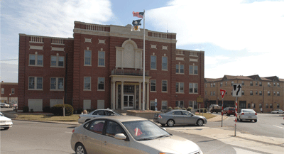 The H.B. Fife Courthouse is the heart of the public square downtown. | St. Louis Fed