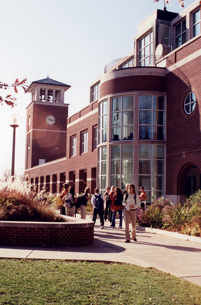 Students on campus at Truman State University. | St. Louis Fed