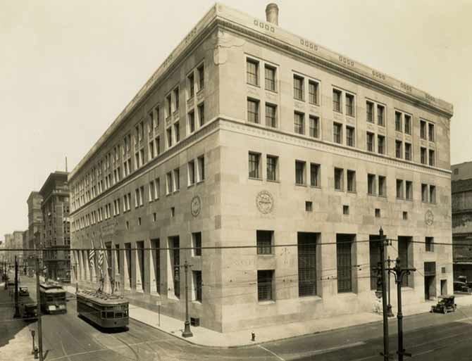 Exterior of the St. Louis Fed’s headquarters circa 1924-25, looking west on Locust from Fourth Street